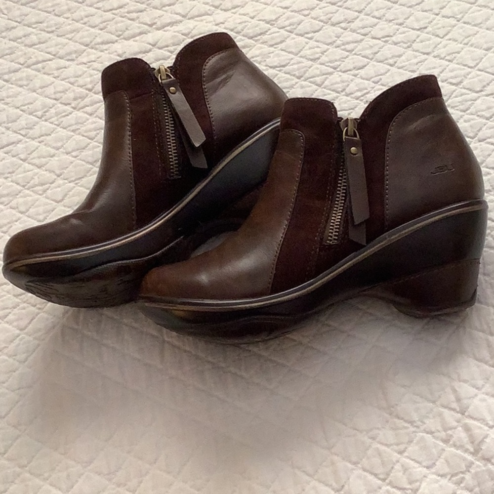 Jambu booties